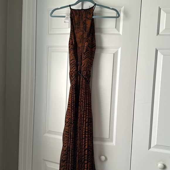 NWT Banana Republic women’s Size 2 maxi dress, strappy with pleated lower half - Picture 4 of 5
